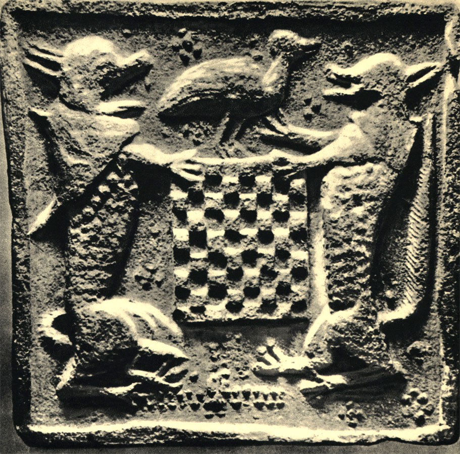 Изразец чешской работы первой половины XV века: лиса и волк за шахматной доской