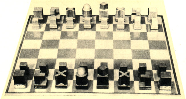 Шахматы в стиле модерн, показанные на выставке ремесла в Веймаре, (1924 год)
