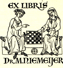 Два экслибриса французского историка шахмат Л. Манди, владельца самой большой в мире коллекции шахматных экслибрисов. Экслибрис голландского коллекционера и шахматного эрудита М. Нимеера рисунок которого припоминает старинную миниатюру