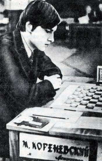 Чемпион СССР 1978 года по международным шашкам гроссмейстер Михаил Коре-невский (Ленинград)