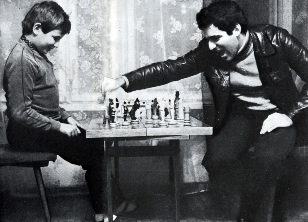 Гроссмейстер против младшего брата